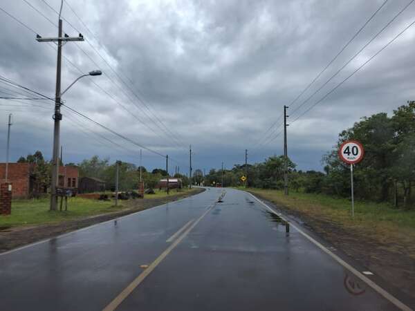 Jornada de lluvia en la víspera del Día del Padre en Ayolas - Nacionales - ABC Color