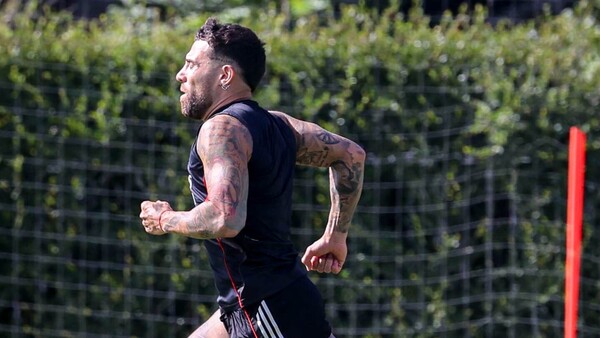 Benfica quiere que Otamendi siga otro año
