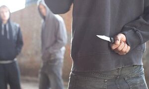 Hermanos acuchillaron vaipaite a un hombre en Villarica