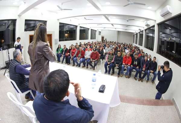Denuncian que sede de Gobernación fue usada para acto cartista - Política - ABC Color