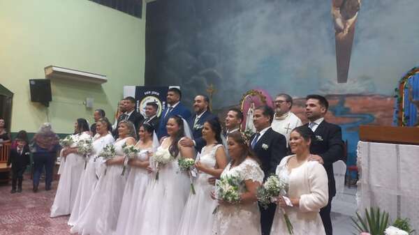 Casamiento comunitario: ocho parejas unen sus vidas en Lambaré - Nacionales - ABC Color