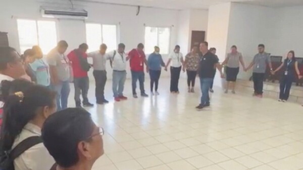 Cadenas de oración por políticos paraguayos atrapados en Israel