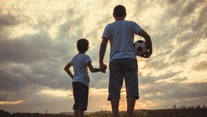 Educar con amor y límites: una paternidad que también enseña a los padres