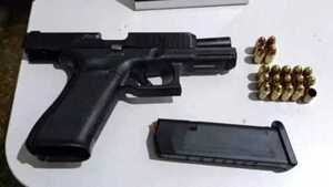 Niño de 2 años mata a su madre con un arma que su padre dejó sobre la mesa