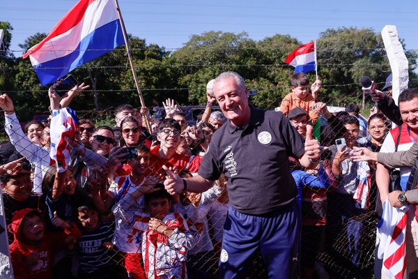 Un Alfaro conmovido por los hinchas se mostró optimista: «estamos más cerca, muy cerca»