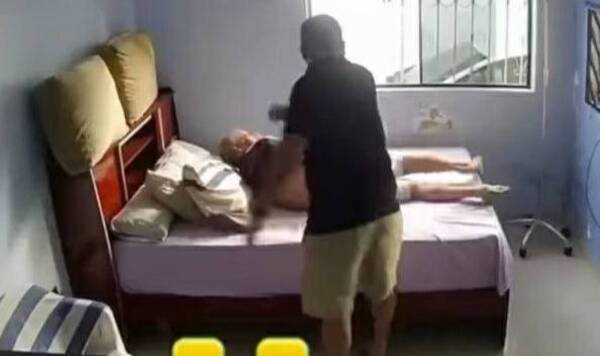 Fiscal no dudó: imputan por violencia familiar a quien aparece en un video pegando con cable al papá