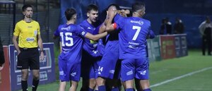 Versus / Intermedia: El "12" lidera, pero Tacuary y Capiatá no dan tregua