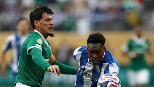 Palmeiras, con Gustavo Gómez, empata con Porto en su estreno