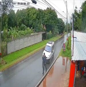 (VIDEO). Peatón fue brutalmente arrollado por un automovilista ¿Fue de adrede?