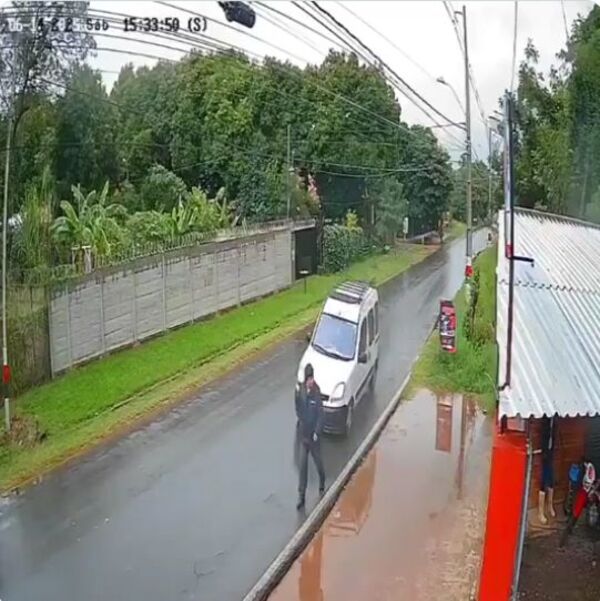 (VIDEO). Peatón fue brutalmente arrollado por un automovilista ¿Fue de adrede?