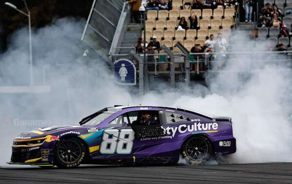 NASCAR Cup Series: Van Gisbergen gana en México - ABC Motor - ABC Color