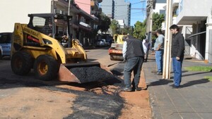 Encarnación comenzó bacheo asfáltico en puntos críticos