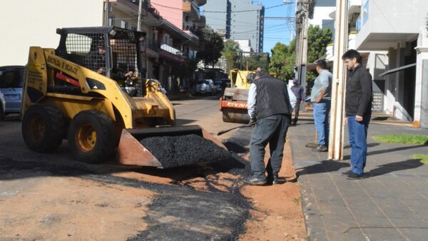 Encarnación comenzó bacheo asfáltico en puntos críticos