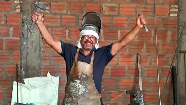 Hugo Escobar: El escultor del hierro que forja sueños con sus manos