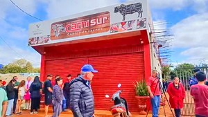 Violento asalto a carnicería deja dos muertos y un delincuente detenido en Minga Guazú - La Clave