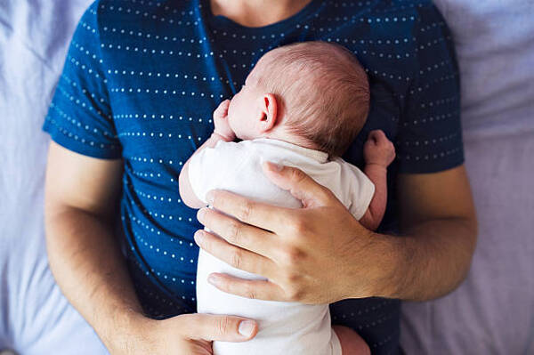Por Ley buscan impedir que padre de un recién nacido sea despedido del trabajo