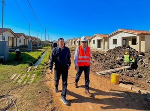 Viviendas en construcción ya alcanzan 80% de progreso en Pilar - .::Agencia IP::.