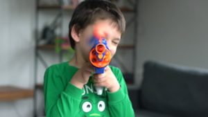 Niños con juguetes bélicos: ¿debemos dejarles que jueguen con ellos o hay que prohibirles?