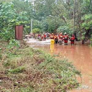 Afectados por la inundación, bomberos de Capiatá lo perdieron todo - ADN Digital