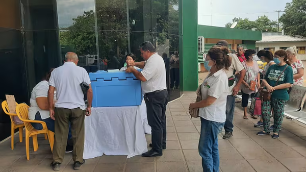 Tras muerte de hermanitos por influenza, 5.000 personas fueron a vacunarse - Noticiero Paraguay