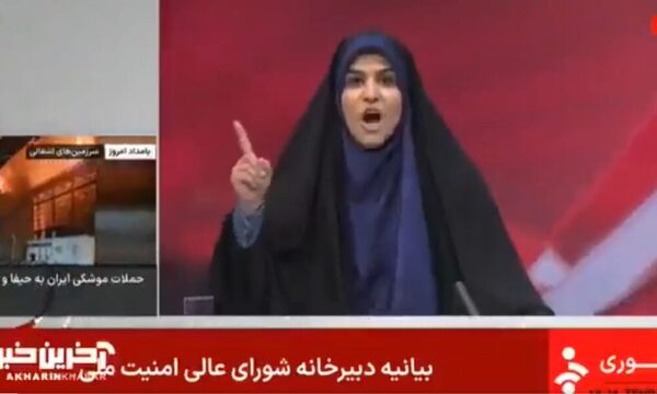 (VIDEO)Presentadora de tv iraní ligó un misil en pleno programa