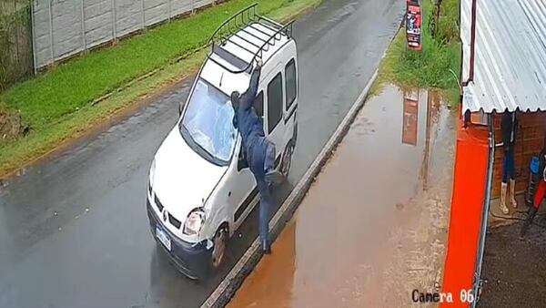 Video: el “milagro” que salvó al hombre que fue atropellado en Areguá - Policiales - ABC Color