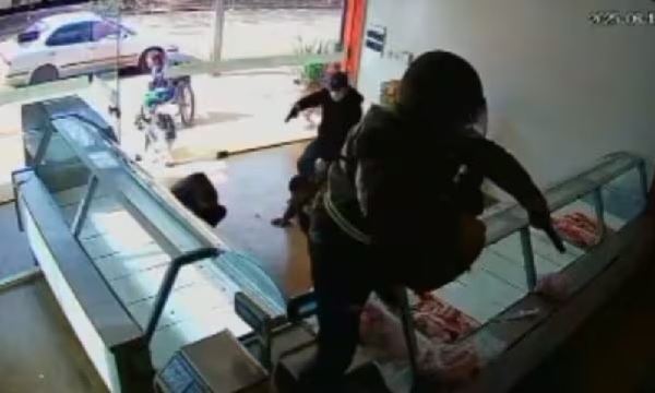 Murió el asaltante herido durante el violento intento de robo a una carnicería en Minga Guazú - OviedoPress