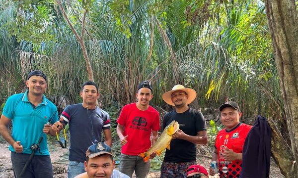 Nuevo jugador de Olimpia se divirtió “a lo ymaite” con sus amigos de infancia, en Puentesiño