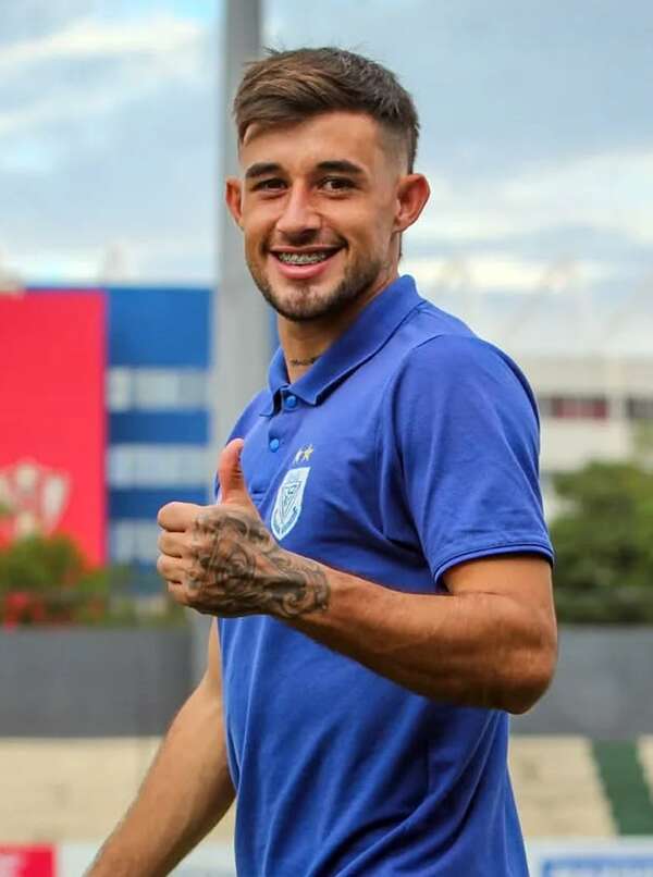 2 de Mayo: Sergio Fretes, fichaje avícola - Fútbol - ABC Color