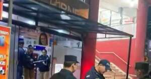 La Nación / Detienen a un hombre que intentó robar un cajero automático en Asunción