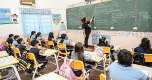 La Nación / Gobierno ya logró la distribución del 62 % de los muebles escolares