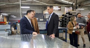 Industria metalúrgica fabrica cajeros automáticos para exportación