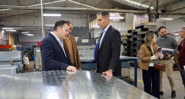 Industria metalúrgica fabrica cajeros automáticos para exportación
