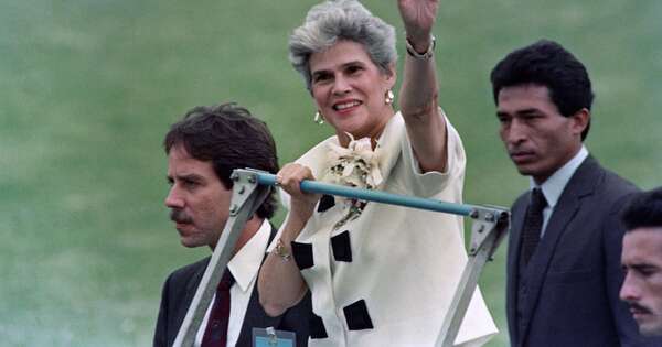 La Nación / Violeta Chamorro, la primera mujer elegida presidenta en América