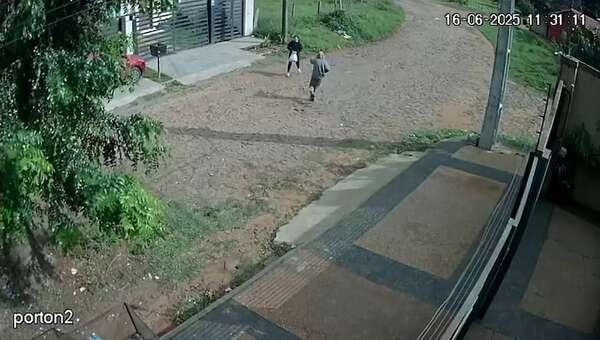 Vídeo: así le robaron su bolsa de supermercado a una mujer en Villa Elisa - Policiales - ABC Color