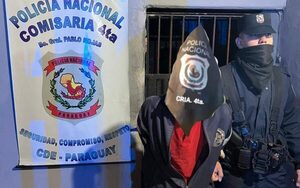 Atrapan a delincuente que intentó hurtar en playa de autos