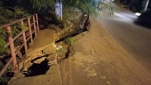Vecinos denuncian “desidia” contra peatones en Isla Bogado - Nacionales - ABC Color
