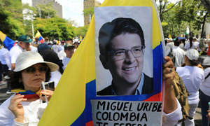 El senador colombiano Miguel Uribe, en estado “extremadamente crítico” tras recaída - OviedoPress