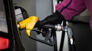 El alza que sufrirían los combustibles debido al conflicto Irán-Israel