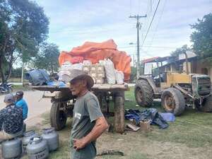 Nueva odisea en busca de alimentos de pobladores aislados en Fuerte Olimpo - Noticias del Chaco - ABC Color