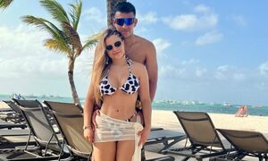 (GALERÍA) ¡Pelotero paraguayo pela cuero con su lapa en Punta Cana!
