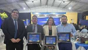 Comuna brasileña rinde homenaje a tres paraguayos por su labor comunitaria