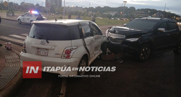 APARATOSO ACCIDENTE DE TRÁNSITO EN ENCARNACIÓN SOBRE LA AV. MARISCAL LÓPEZ