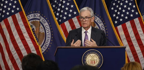 La Fed inicia una nueva reuni贸n sin prisa por bajar las tasas pese a la presi贸n de Trump