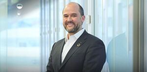 Iv谩n Espinosa, CEO de Nissan, dice que la reducci贸n de su participaci贸n en Renault le dar谩 liquidez