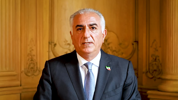 El hijo del sha llama a un "levantamiento" en Irán y dice que tiene un plan de gobierno