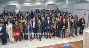 GOBERNACIÓN DE ITAPÚA ENTREGA BECAS Y APORTES ECONÓMICOS A 199 ESTUDIANTES