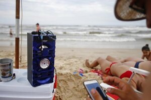 ¡¿Solés veranear Florianópolis?! ¡Aprobaron ley contra uso de parlantes en la playa!
