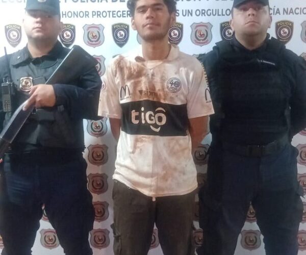 Atrapan a uno de los que robó insumos de almuerzo escolar en escuela