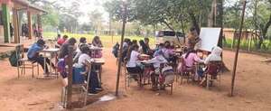 Niños de una comunidad indígena de Curuguaty dan clases a la intemperie por la falta de aulas - Nacionales - ABC Color